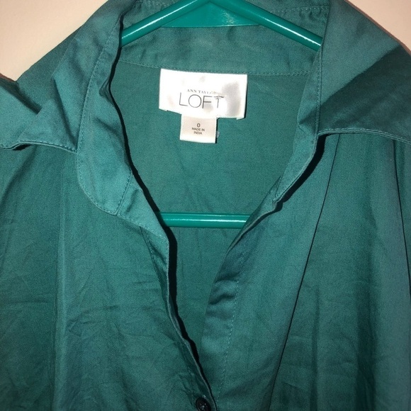 5/$10 Ann Taylor loft green button down shirt size 0 - Picture 4 of 6